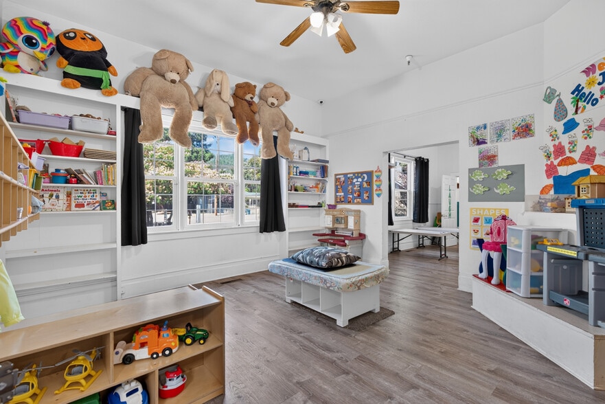 More Photos Of 530 N Cloverdale Blvd, Cloverdale Specialty For Sale