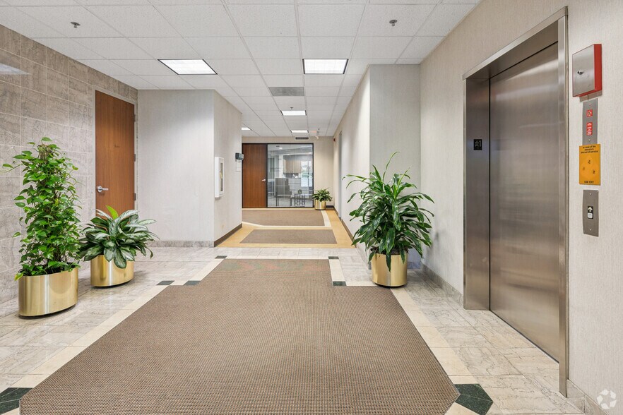 More Photos Of 1749 S Naperville Rd, Wheaton Office For Lease