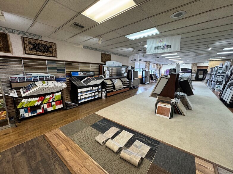 More Photos Of 1900 Crockett Rd, Palestine Storefront For Sale