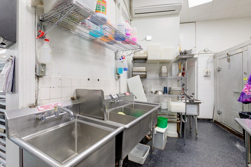 More Photos Of 1517 N 4th St, Philadelphia Showroom For Sale