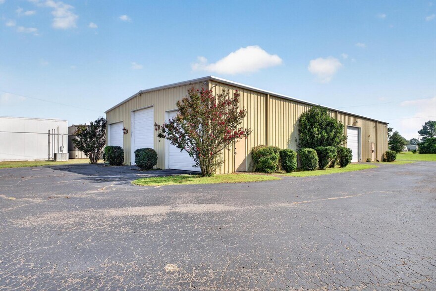 More Photos Of 31 Enterprise Ave, Aiken Light Manufacturing For Lease