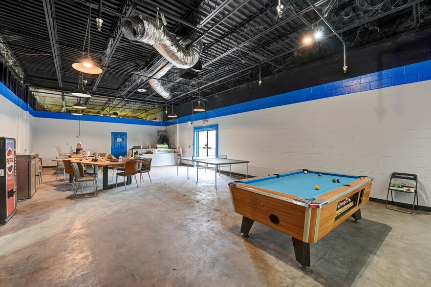 More Photos Of 1904 W Emory Rd, Powell Light Manufacturing For Sale