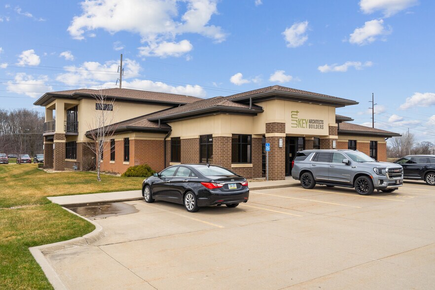 More Photos Of 3015 Greyhound Dr, Waterloo Medical For Sale