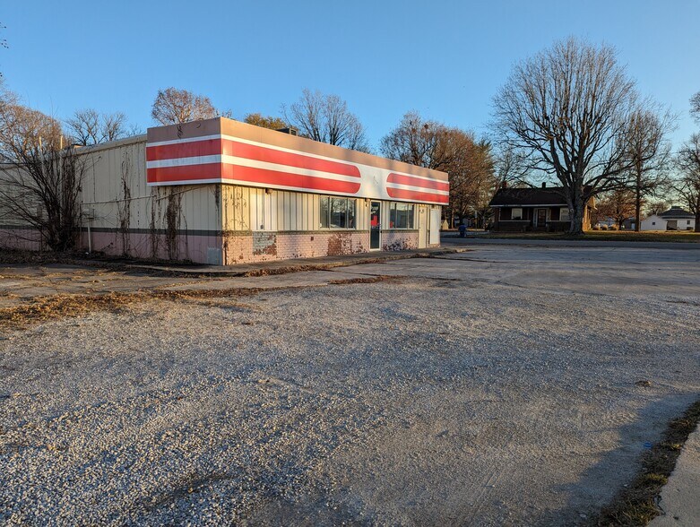 More Photos Of 150 S Grand Ave, Greenfield Freestanding For Sale
