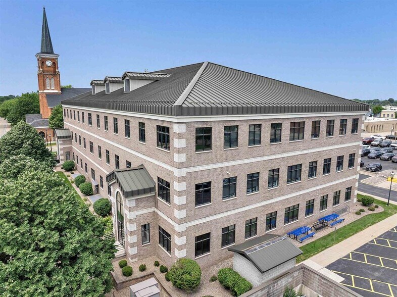 More Photos Of 325 Reid St, De Pere Office For Sale