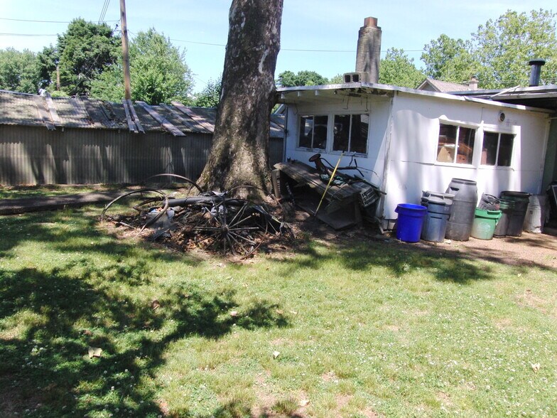 More Photos Of 921 Bath Rd, Bristol Garden Center For Sale