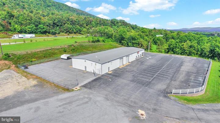 More Photos Of 57 W Shortcut Rd, Newport Showroom For Sale