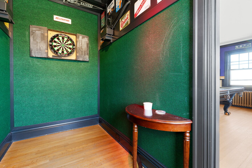 More Photos Of 883 SW Church St, Dallas Restaurant For Sale