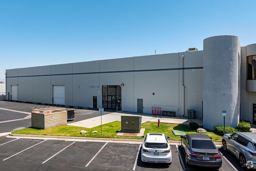 More Photos Of 1611 W Pomona Rd, Corona Unknown For Lease