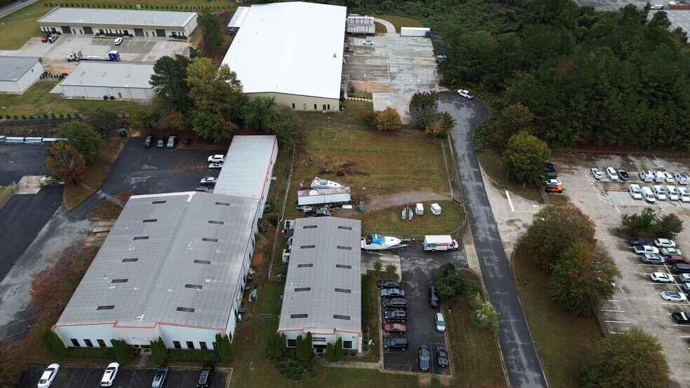 More Photos Of 2430 Oak St, Cumming Service For Sale