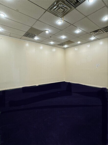 More Photos Of 3906 Main St, Flushing Storefront Retail Office For Lease