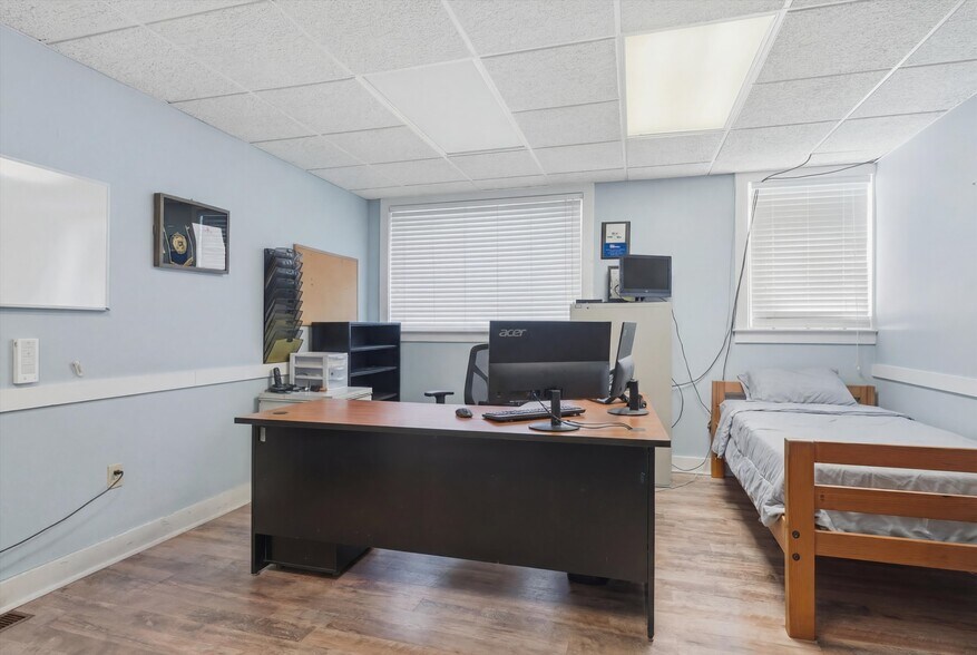 More Photos Of 7 Stewart St, Haverhill Manufacturing For Lease