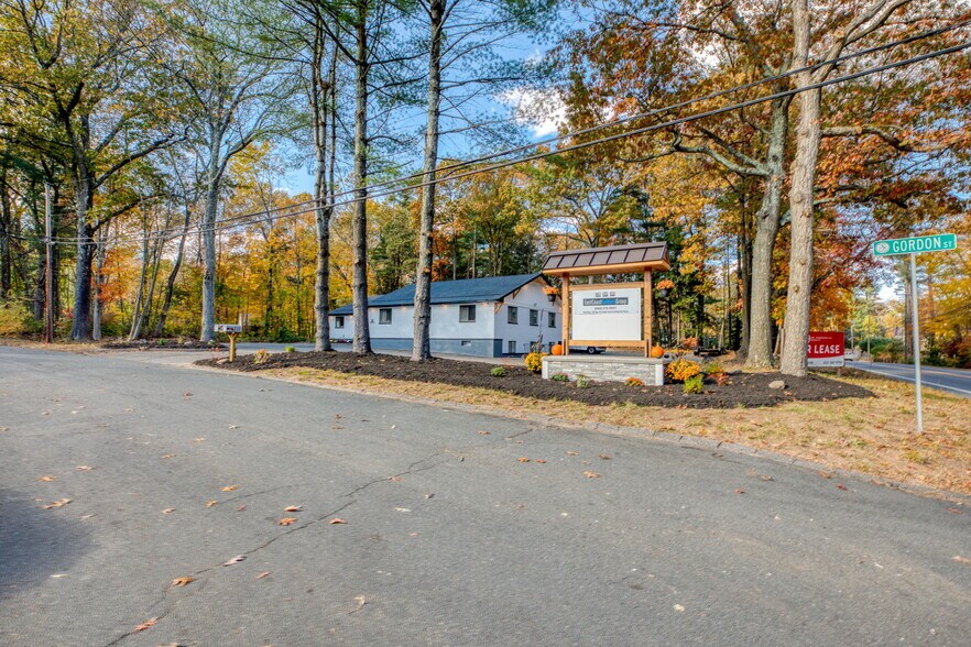 More Photos Of 2 Gordon St, Simsbury Office For Lease