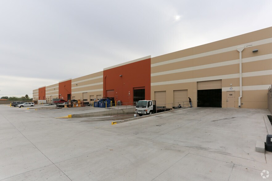 More Photos Of 2400 W Union Hills Dr, Phoenix Distribution For Lease