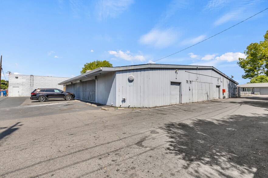More Photos Of 5303 Freeport Blvd, Sacramento Storefront For Lease
