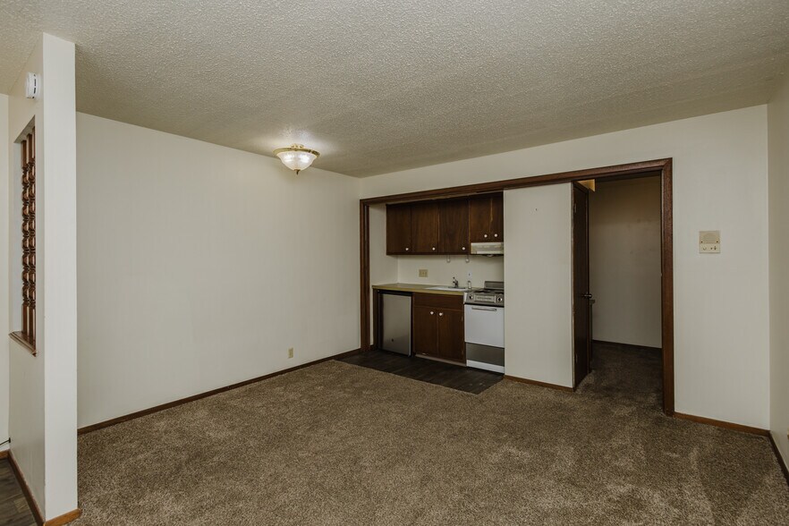 More Photos Of 3007 Sierra Pky, Hutchinson Apartments For Sale
