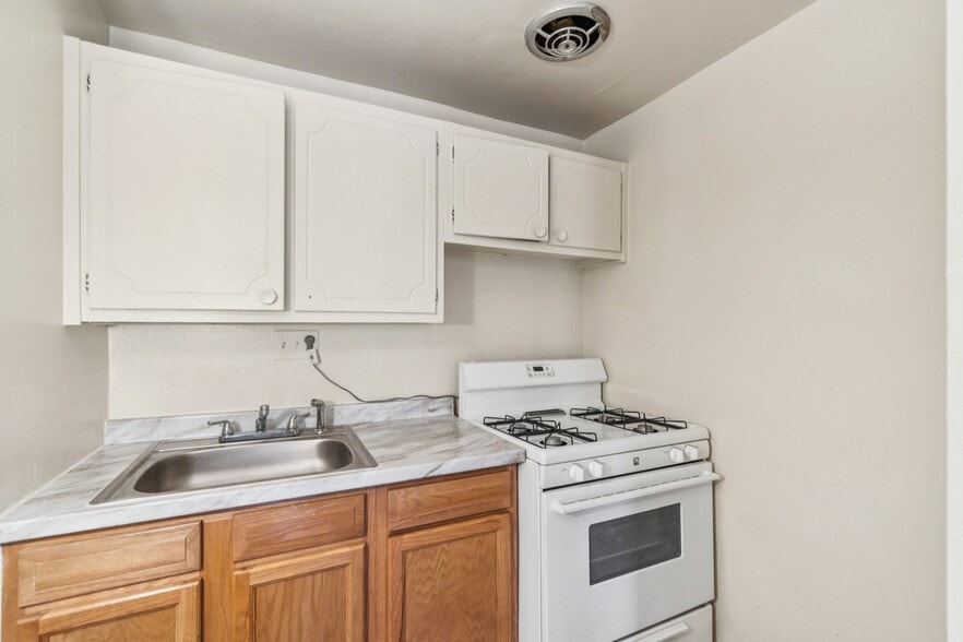 More Photos Of 3104 Bruce Pl SE, Washington Apartments For Sale