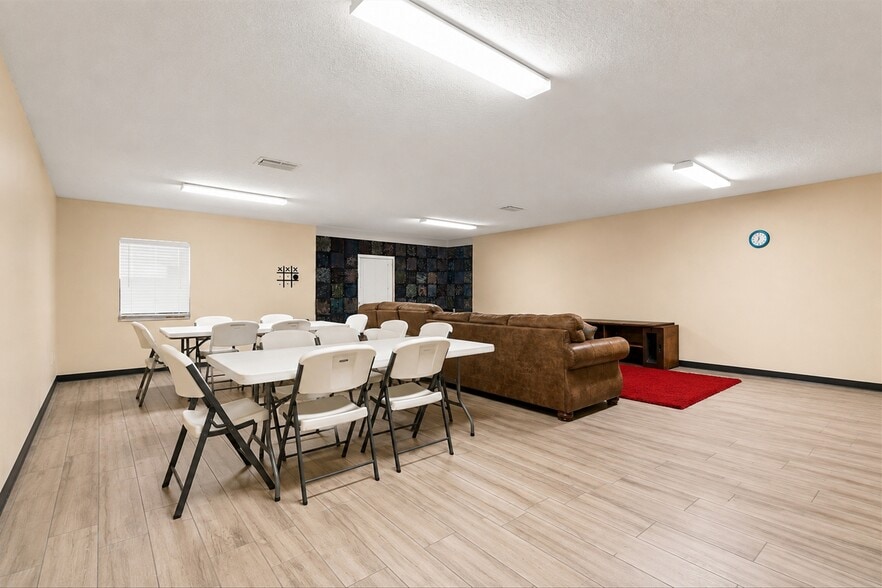 More Photos Of 7602 Kenya St, Jacksonville Specialty For Sale