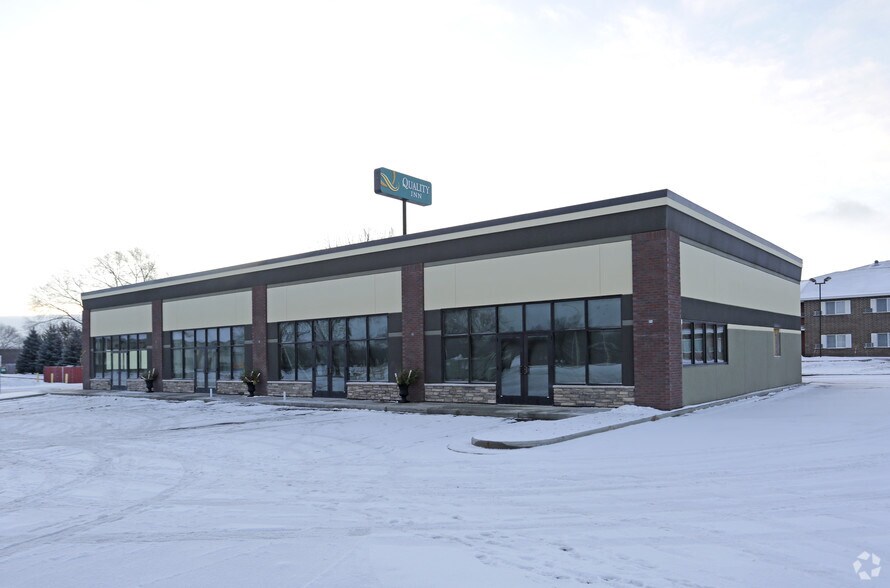 More Photos Of 805 Dominion Dr, Hudson Unknown For Lease