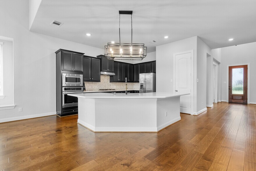 More Photos Of 135 Teralyn Grove Loop, Willis Specialty For Sale