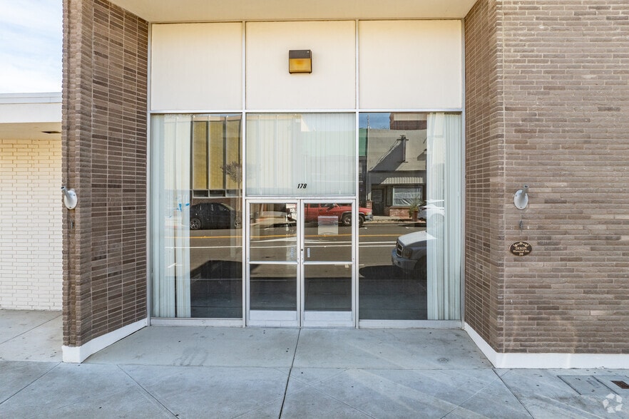 More Photos Of 178 N 1st St, Dixon Freestanding For Sale