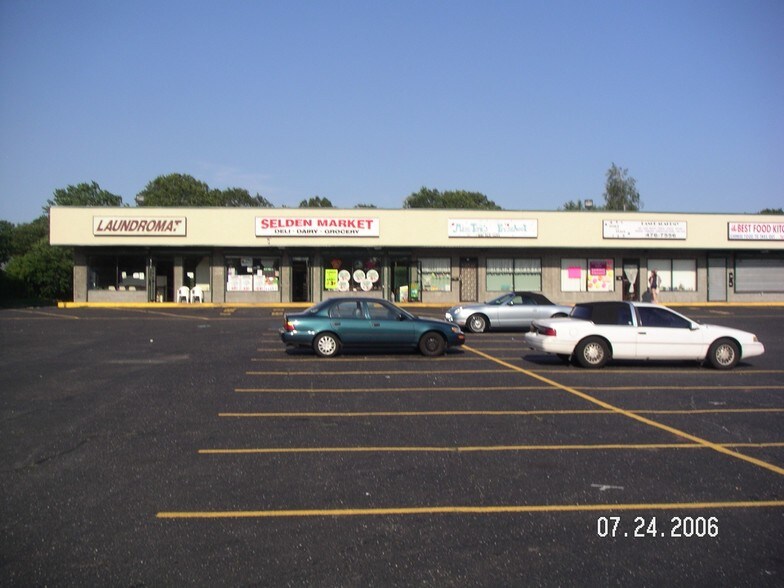 Primary Photo Of 357-379 Boyle Rd, Selden Restaurant For Lease