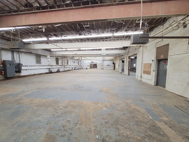 More Photos Of 141 Grove St, Meriden Manufacturing For Sale