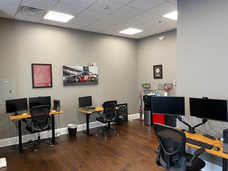 More Photos Of 33 Main St, Newtown Office For Lease