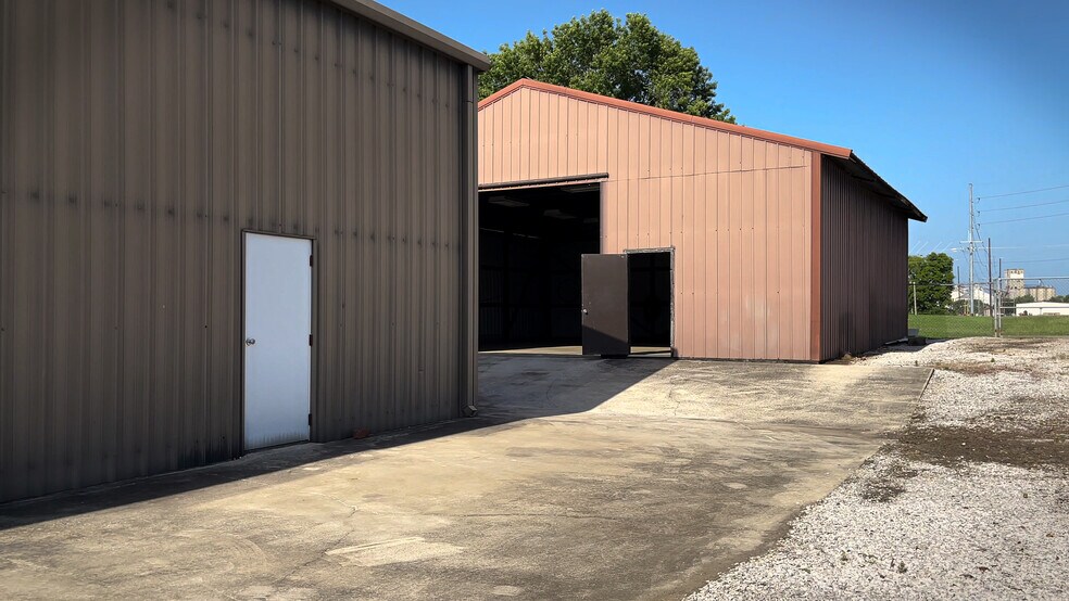 More Photos Of 302 6th, Decatur Industrial For Lease