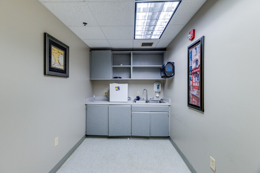 More Photos Of 102 Thomas Rd, West Monroe Medical For Sale