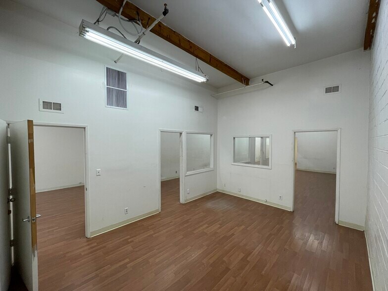 More Photos Of 3380 Livonia Ave, Los Angeles Light Manufacturing For Lease