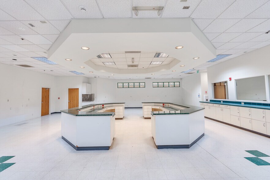 More Photos Of 222 I St, Los Banos Office For Lease