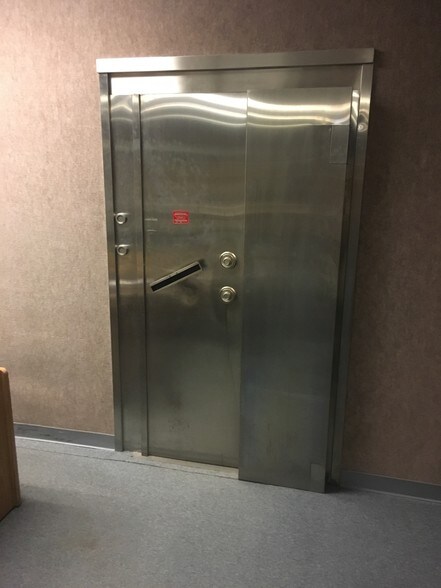 More Photos Of 3600 Regal Blvd, Memphis Showroom For Lease