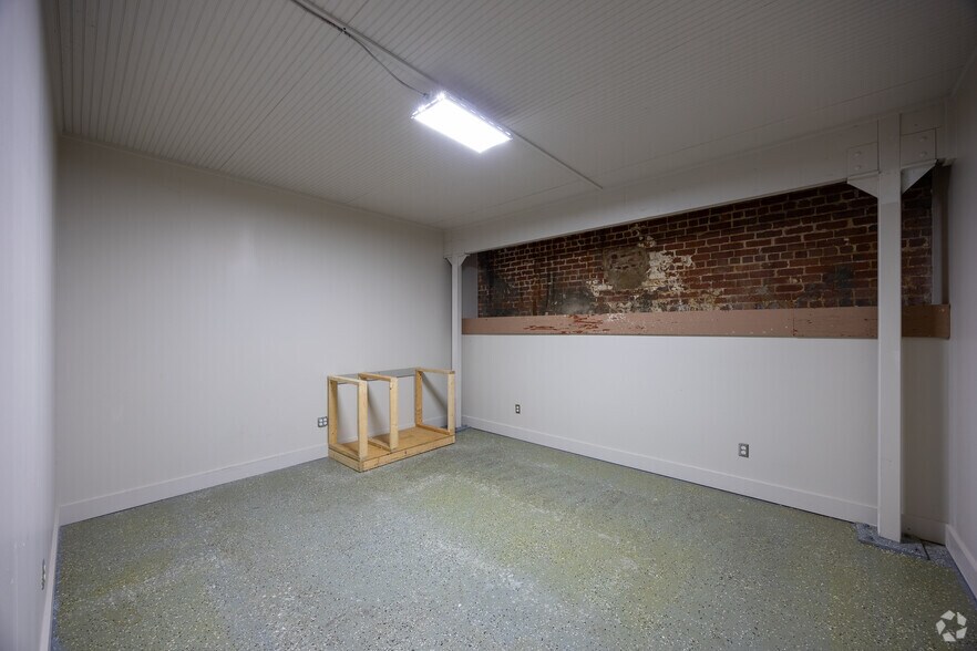 More Photos Of 123 W Main St, Buford General Retail For Sale