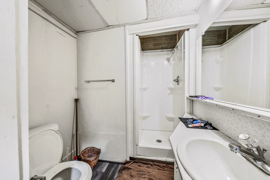 More Photos Of 807 NW 5th St, Grants Pass Apartments For Sale