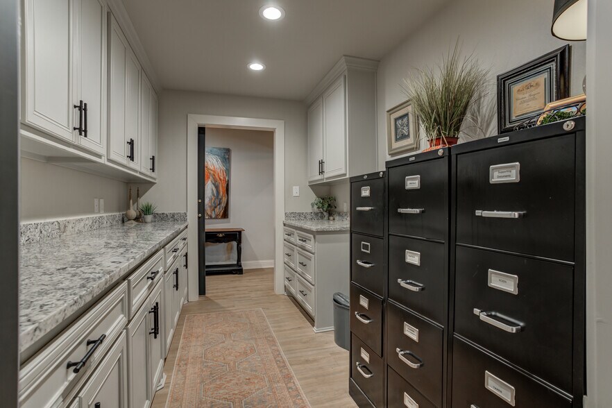 More Photos Of 604 E County Road 7200, Lubbock Office Residential For Sale