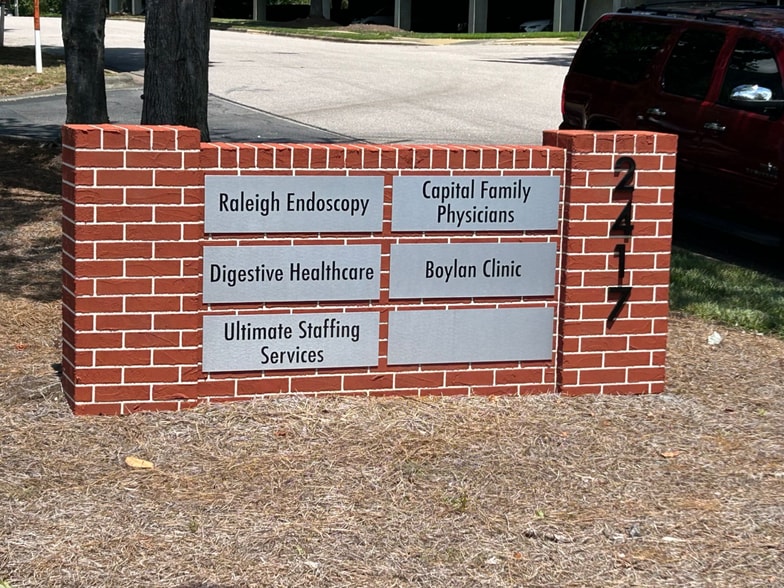 More Photos Of 2417 Atrium Dr, Raleigh Medical For Lease