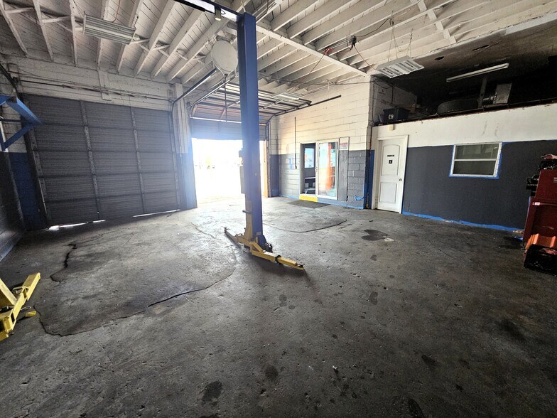 More Photos Of 15217 US 301, Dade City Office For Sale