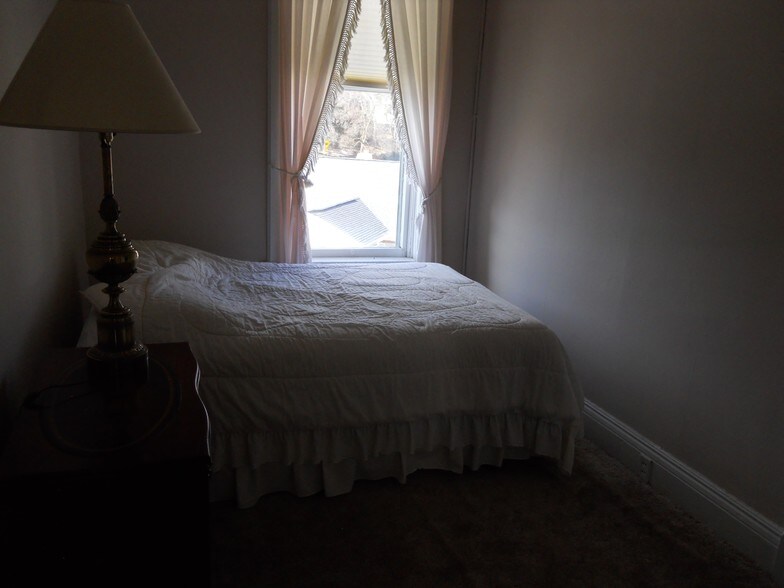 More Photos Of 115 S Main St, Vassar Office Residential For Lease