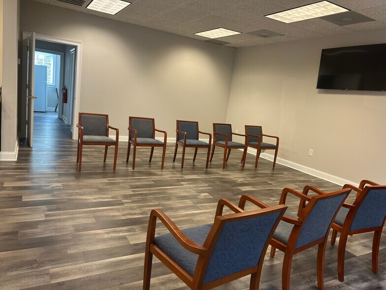 More Photos Of 37 Calumet Pky, Newnan Office For Lease