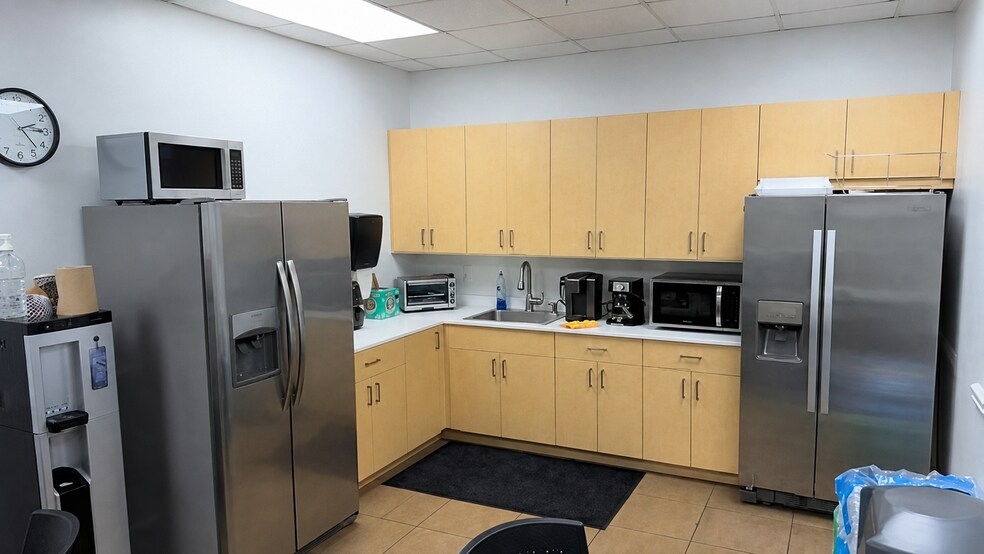 More Photos Of 9330-9340 NW 110th Ave, Miami Warehouse For Lease