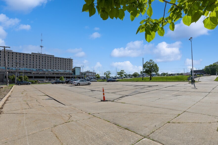 More Photos Of 1203 & 1221 4th Street, Des Moines Land For Sale