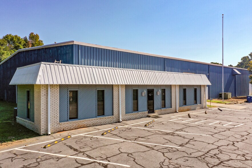 More Photos Of 144 Industrial Dr, Forest City Warehouse For Lease