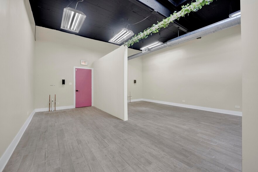 More Photos Of 7055 N Clark St, Chicago Storefront Retail Residential For Lease
