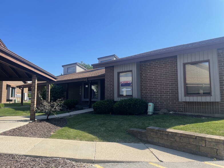 More Photos Of 2420-2430 N Grandview Blvd, Waukesha Office For Lease