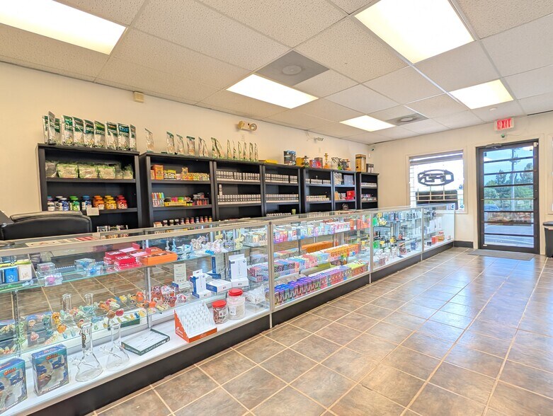 More Photos Of 33490 Lexington Ave, De Soto General Retail For Lease