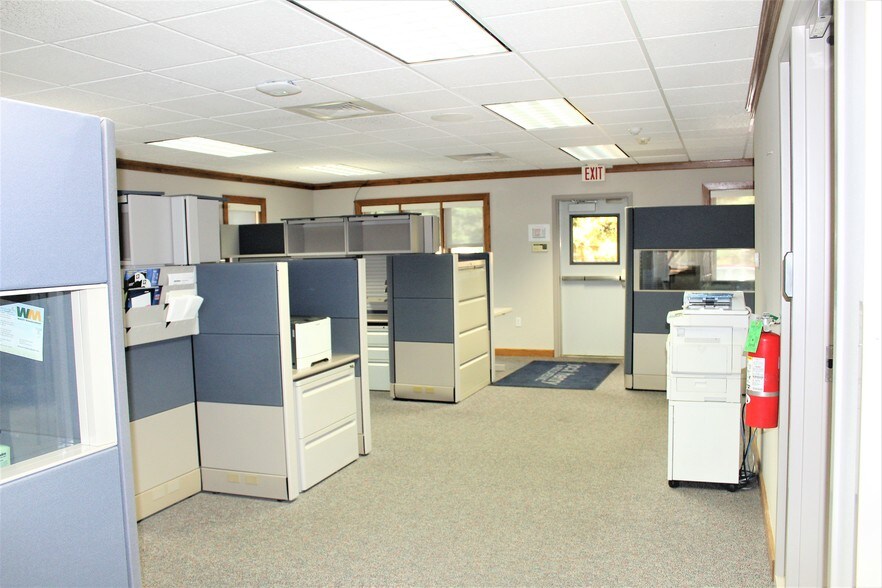 More Photos Of 304 S 20th St, Rogers Office For Sale