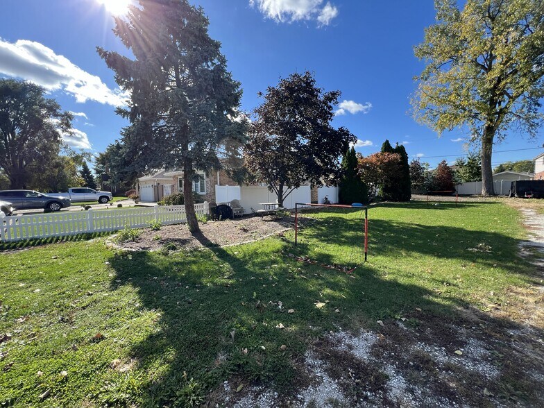 Primary Photo Of 8428 S 78th Ct, Justice Land For Sale