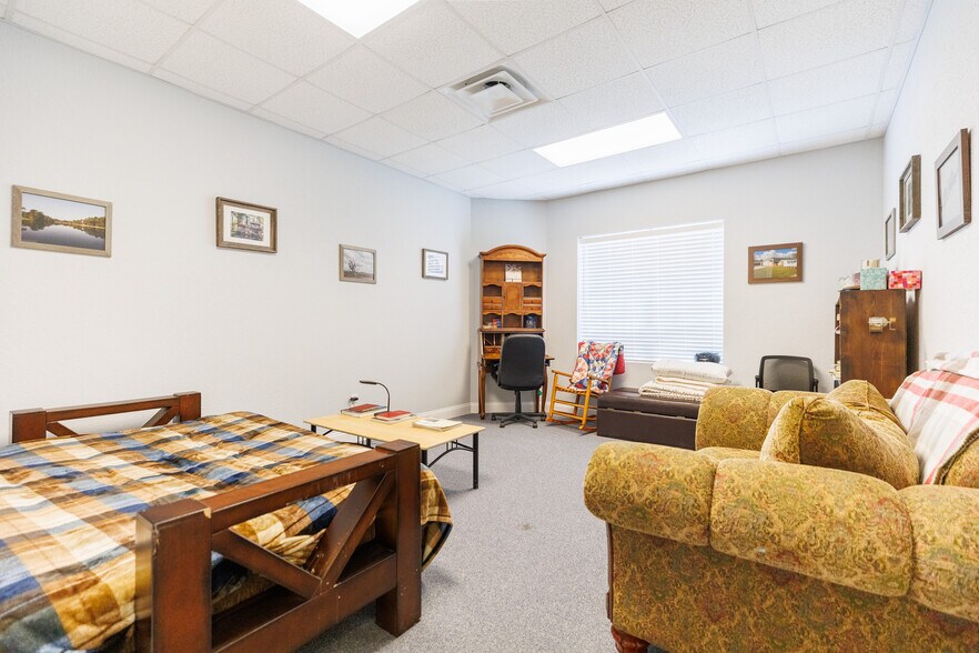 More Photos Of 37 E Main St, Lakeland Flex For Sale