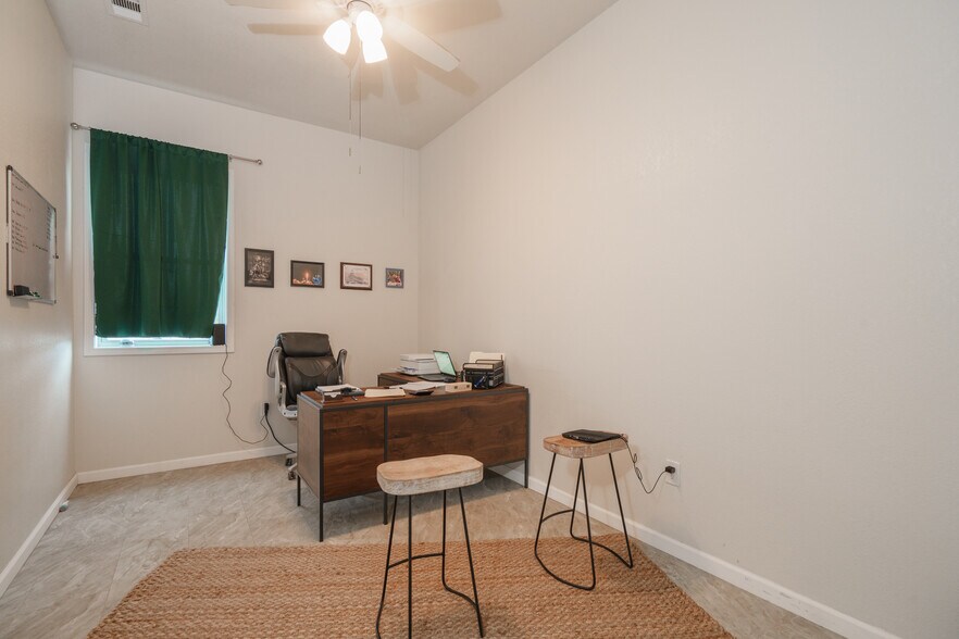 More Photos Of 1919 Drummond Ave, Panama City Distribution For Lease